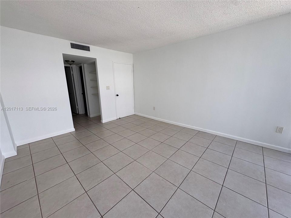 Activo con contrato: $2,300 (1 camas, 1 baños, 768 Pies cuadrados)