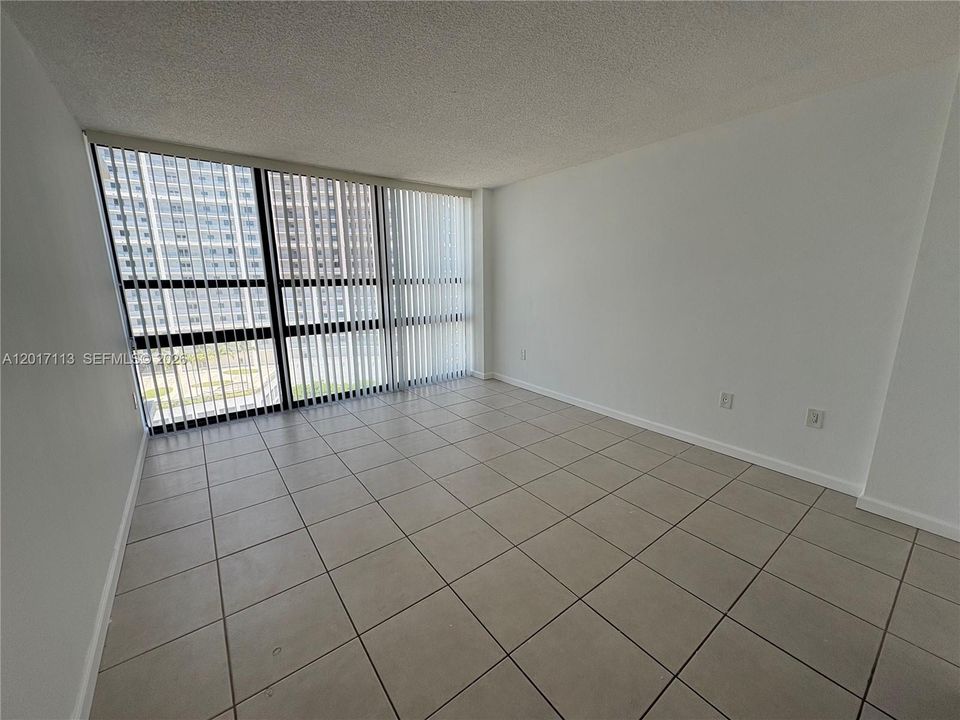 Activo con contrato: $2,300 (1 camas, 1 baños, 768 Pies cuadrados)