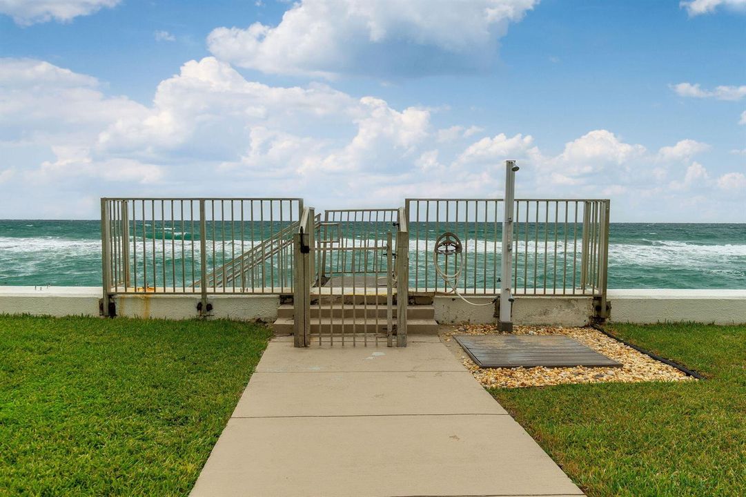 Beach access gate