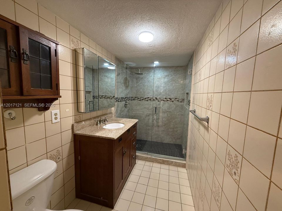 Recently Rented: $3,750 (3 beds, 2 baths, 1914 Square Feet)