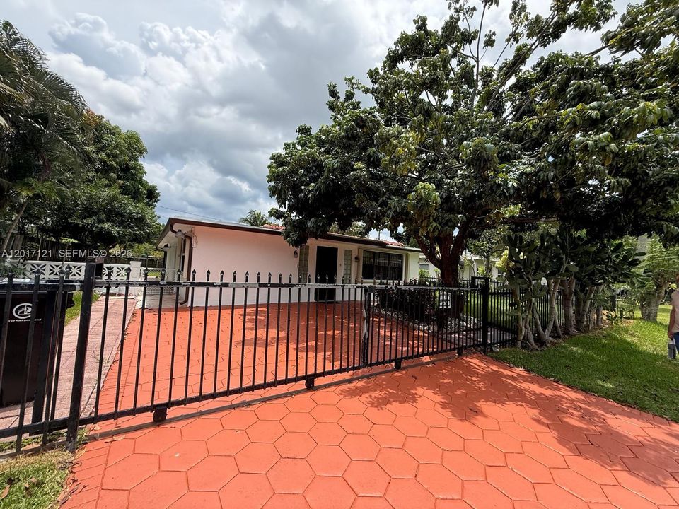 Recently Rented: $3,750 (3 beds, 2 baths, 1914 Square Feet)