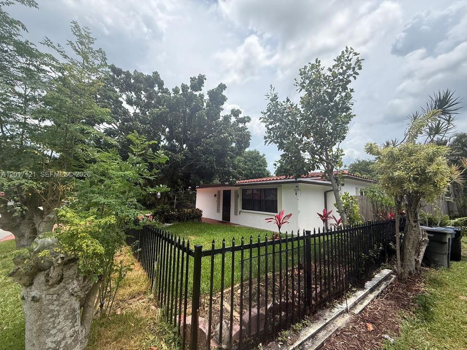 Recently Rented: $3,750 (3 beds, 2 baths, 1914 Square Feet)