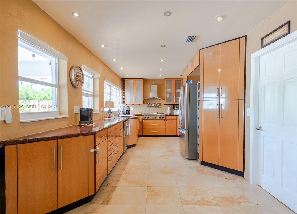 В аренду: $7,900 (4 спален, 4 ванн, 2882 Квадратных фут)