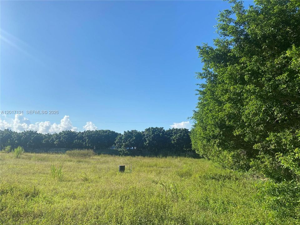 En Venta: $5,500,000 (9.00 acres)