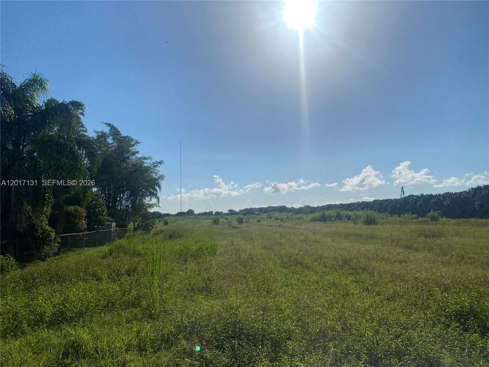 En Venta: $5,500,000 (9.00 acres)