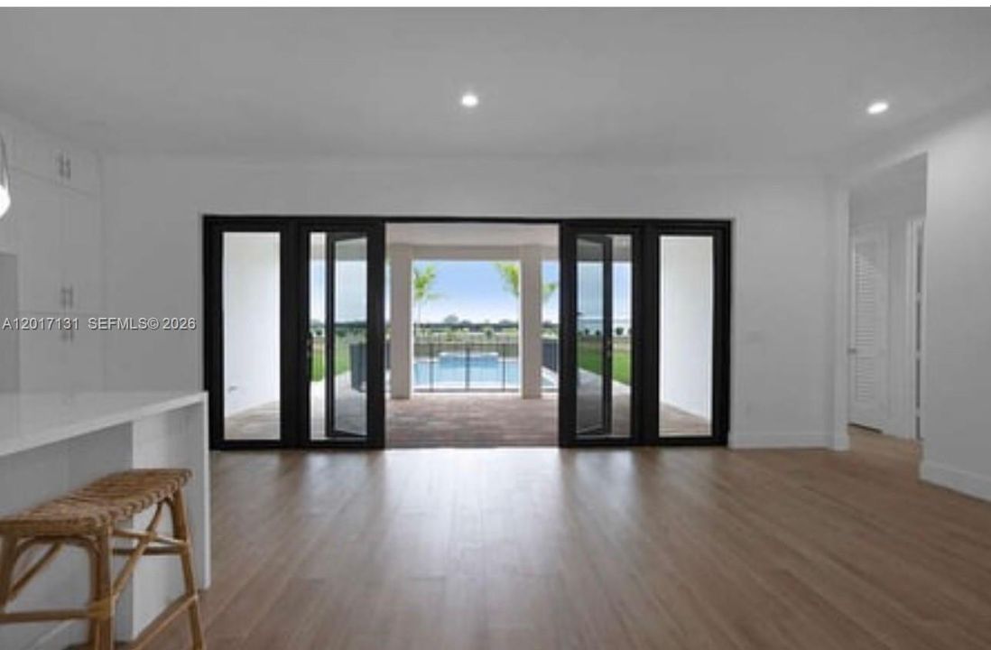En Venta: $5,500,000 (9.00 acres)