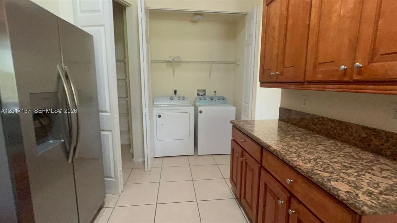 For Sale: $350,000 (3 beds, 2 baths, 1707 Square Feet)