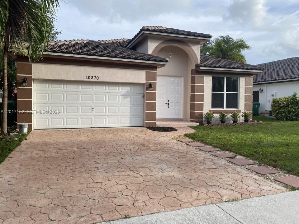 Active With Contract: $4,000 (4 beds, 2 baths, 1796 Square Feet)