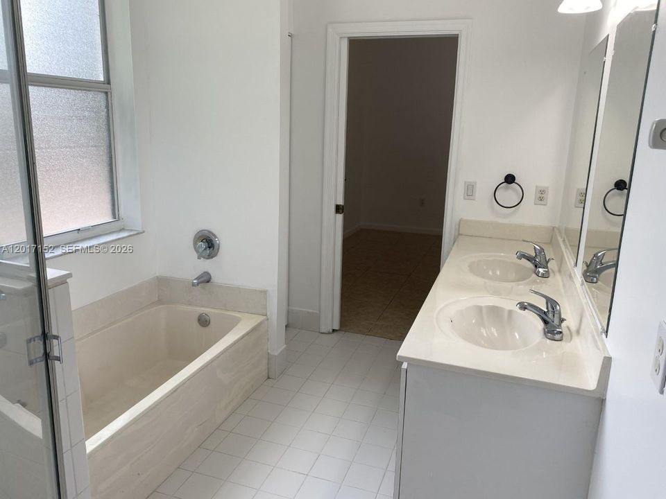 Active With Contract: $4,000 (4 beds, 2 baths, 1796 Square Feet)