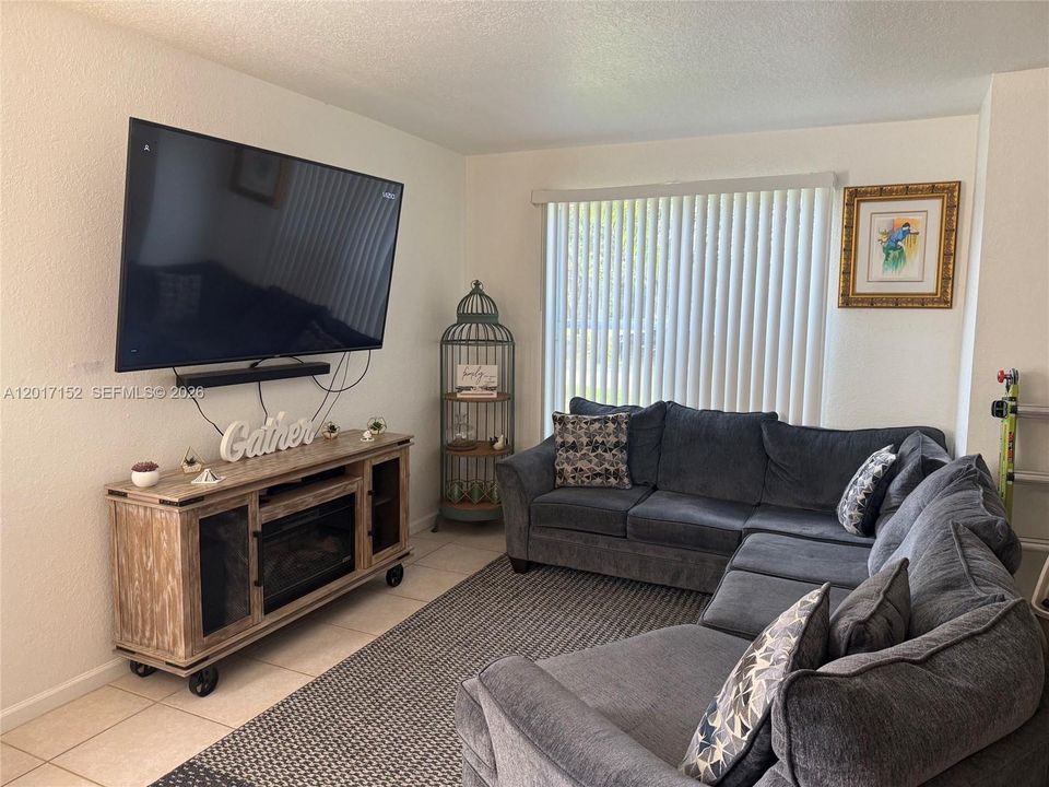 Active With Contract: $4,000 (4 beds, 2 baths, 1796 Square Feet)