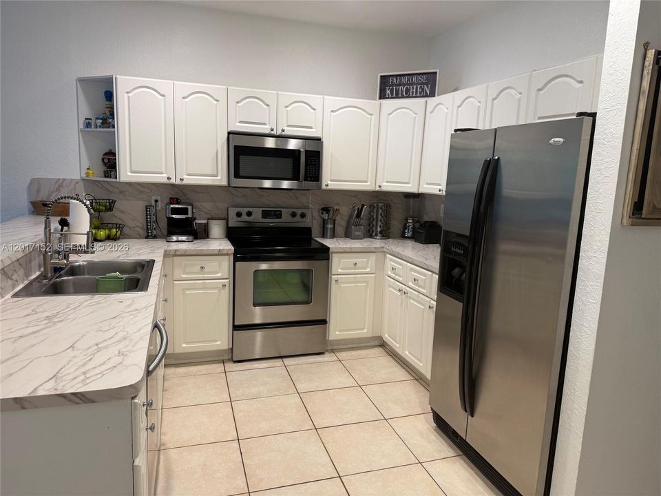 Active With Contract: $4,000 (4 beds, 2 baths, 1796 Square Feet)