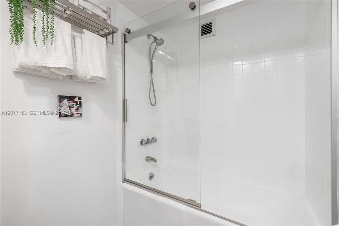 For Sale: $1,000,000 (2 beds, 2 baths, 1630 Square Feet)