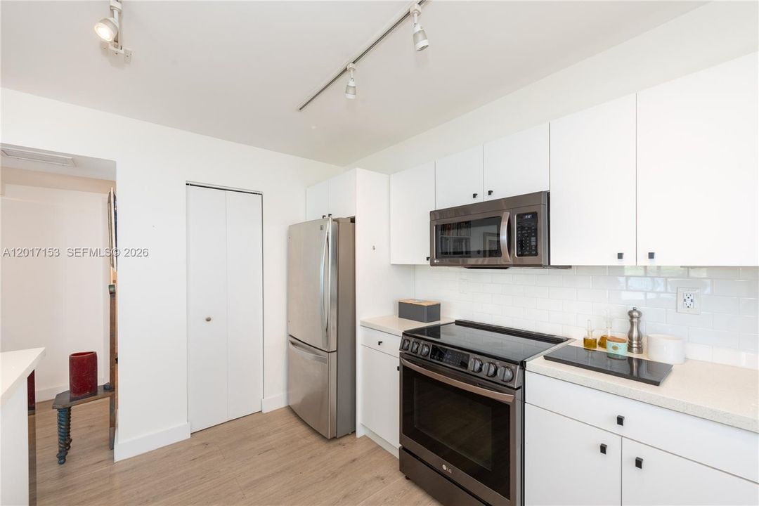 For Sale: $1,000,000 (2 beds, 2 baths, 1630 Square Feet)