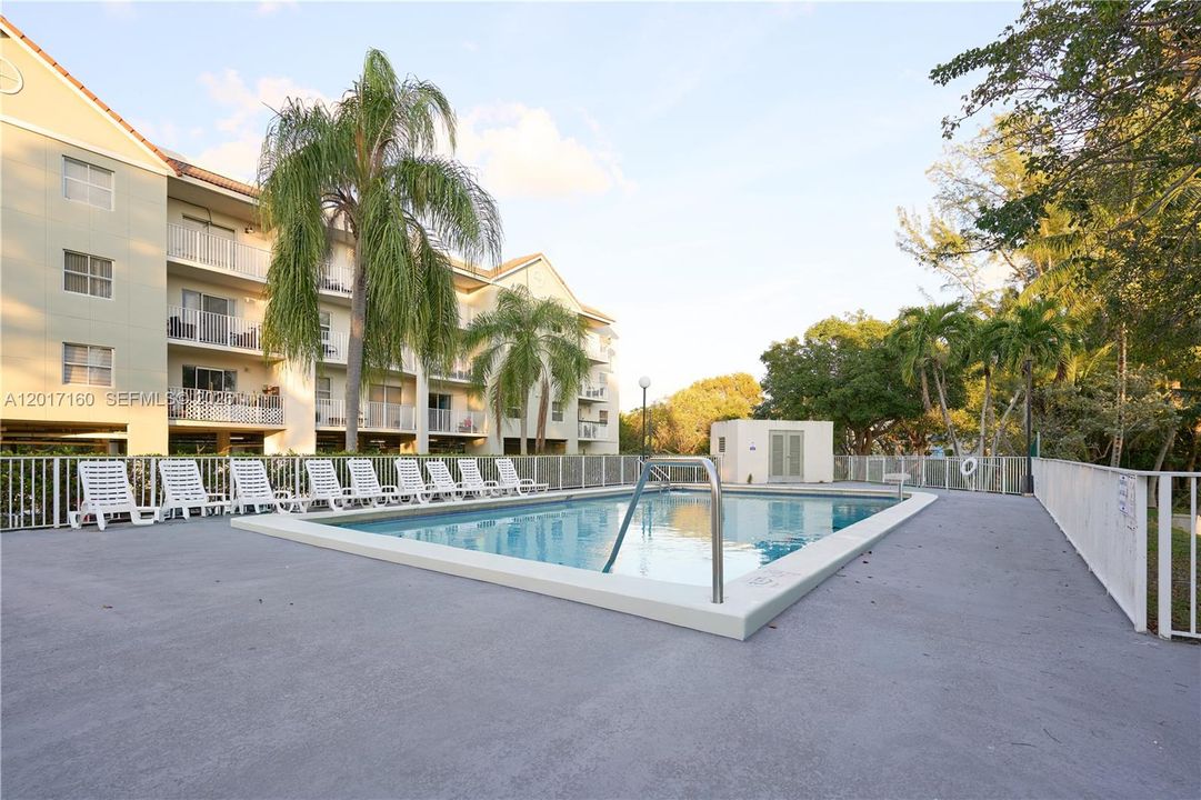 For Sale: $200,000 (1 beds, 1 baths, 760 Square Feet)