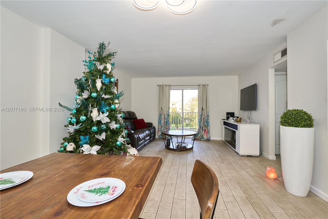На продажу: $199,999 (1 спален, 1 ванн, 760 Квадратных фут)