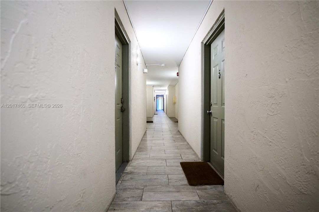 For Sale: $200,000 (1 beds, 1 baths, 760 Square Feet)