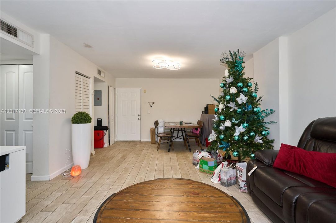 На продажу: $199,999 (1 спален, 1 ванн, 760 Квадратных фут)