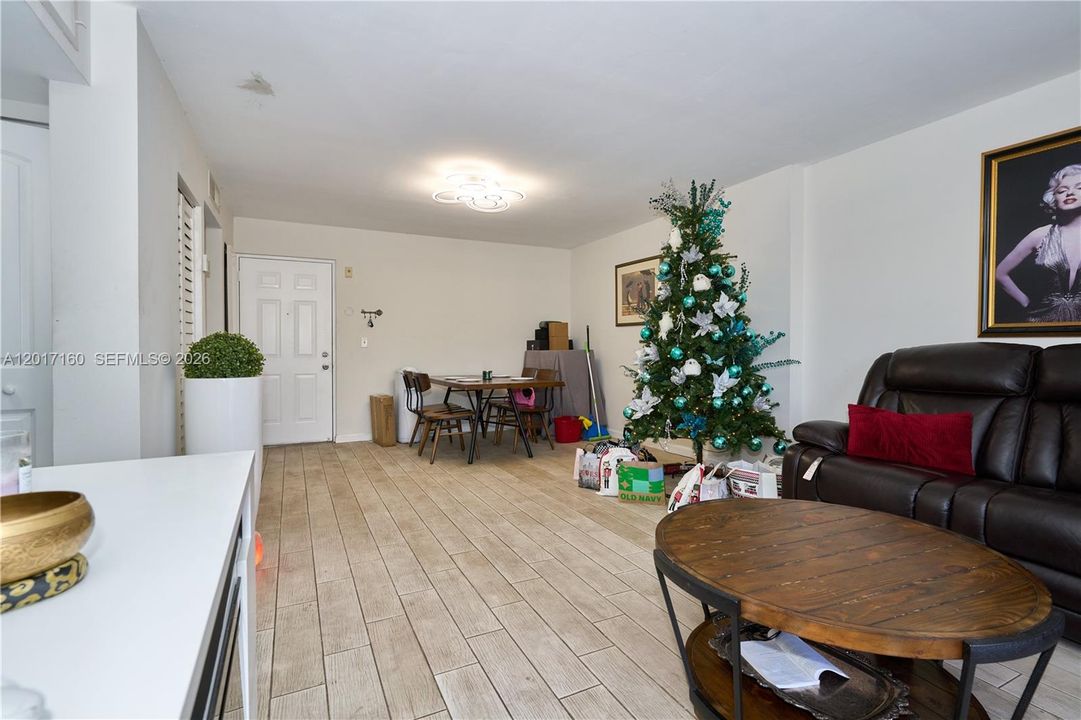 На продажу: $199,999 (1 спален, 1 ванн, 760 Квадратных фут)