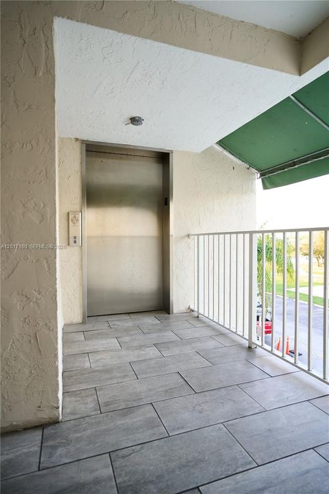 For Sale: $200,000 (1 beds, 1 baths, 760 Square Feet)
