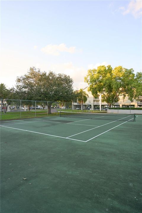 For Sale: $200,000 (1 beds, 1 baths, 760 Square Feet)
