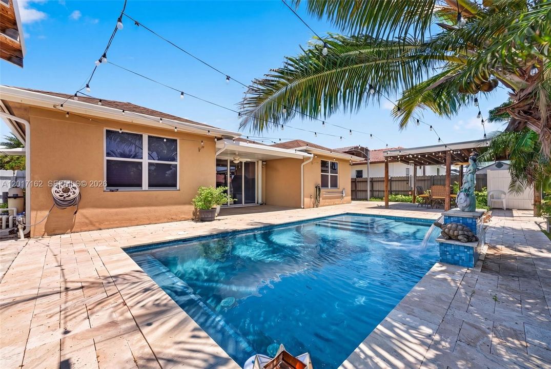 En Venta: $675,000 (4 camas, 3 baños, 2006 Pies cuadrados)