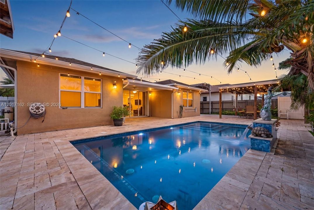 En Venta: $675,000 (4 camas, 3 baños, 2006 Pies cuadrados)
