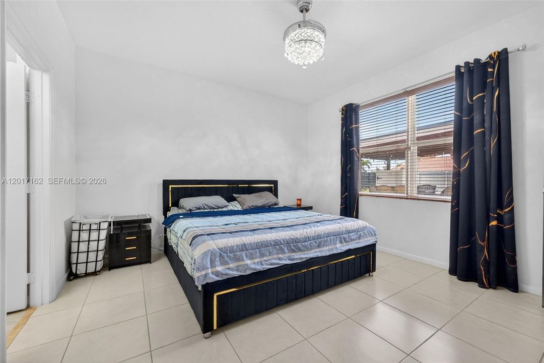 En Venta: $675,000 (4 camas, 3 baños, 2006 Pies cuadrados)