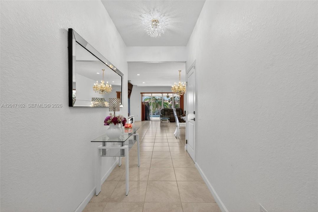 En Venta: $675,000 (4 camas, 3 baños, 2006 Pies cuadrados)