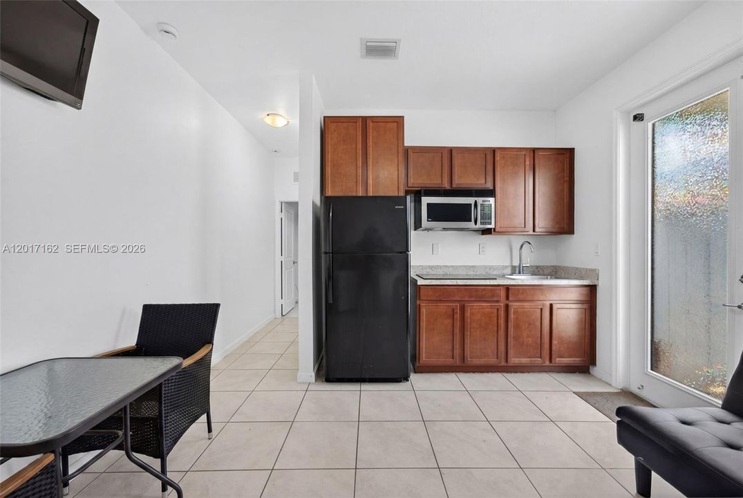En Venta: $675,000 (4 camas, 3 baños, 2006 Pies cuadrados)