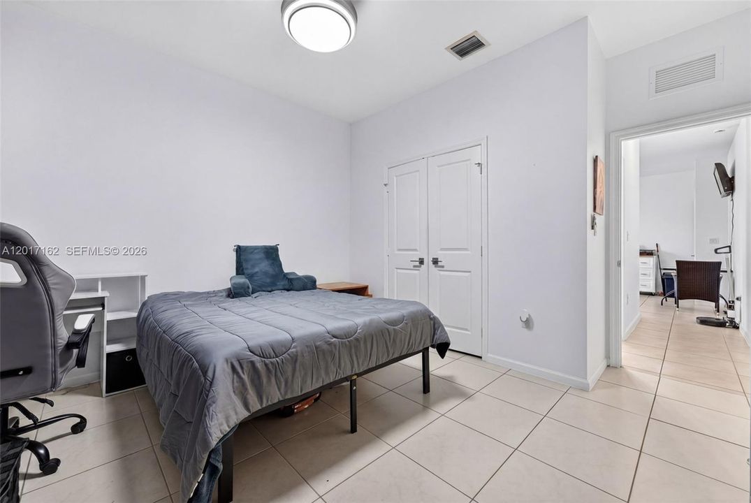 En Venta: $675,000 (4 camas, 3 baños, 2006 Pies cuadrados)