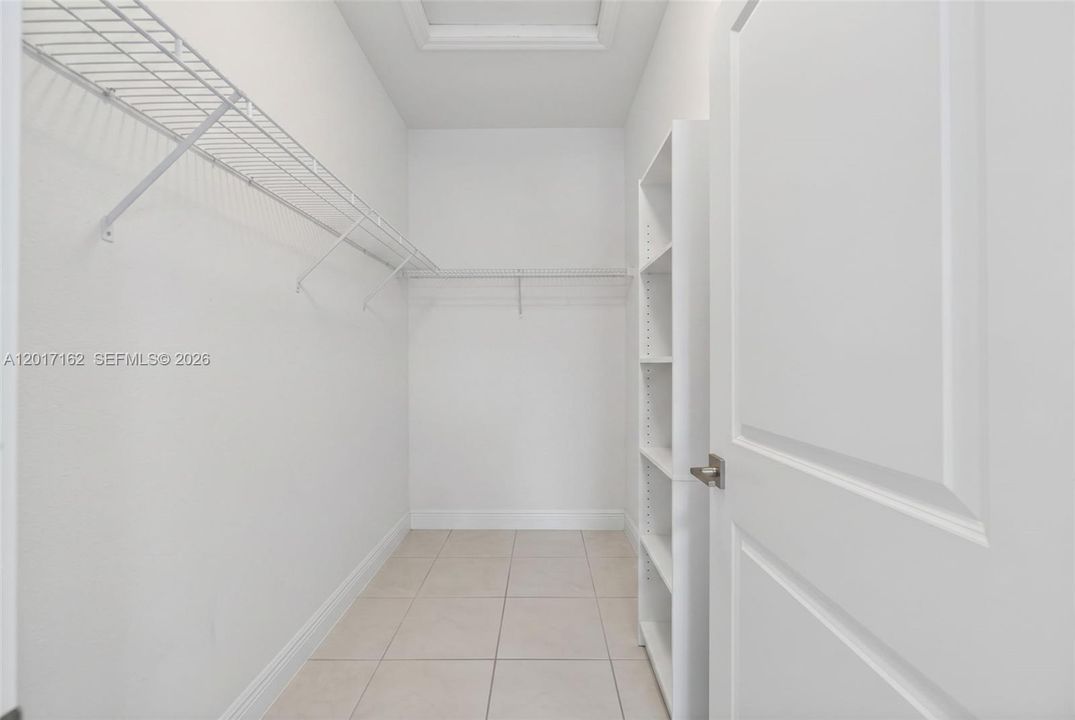 En Venta: $675,000 (4 camas, 3 baños, 2006 Pies cuadrados)