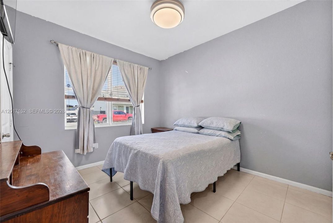 En Venta: $675,000 (4 camas, 3 baños, 2006 Pies cuadrados)