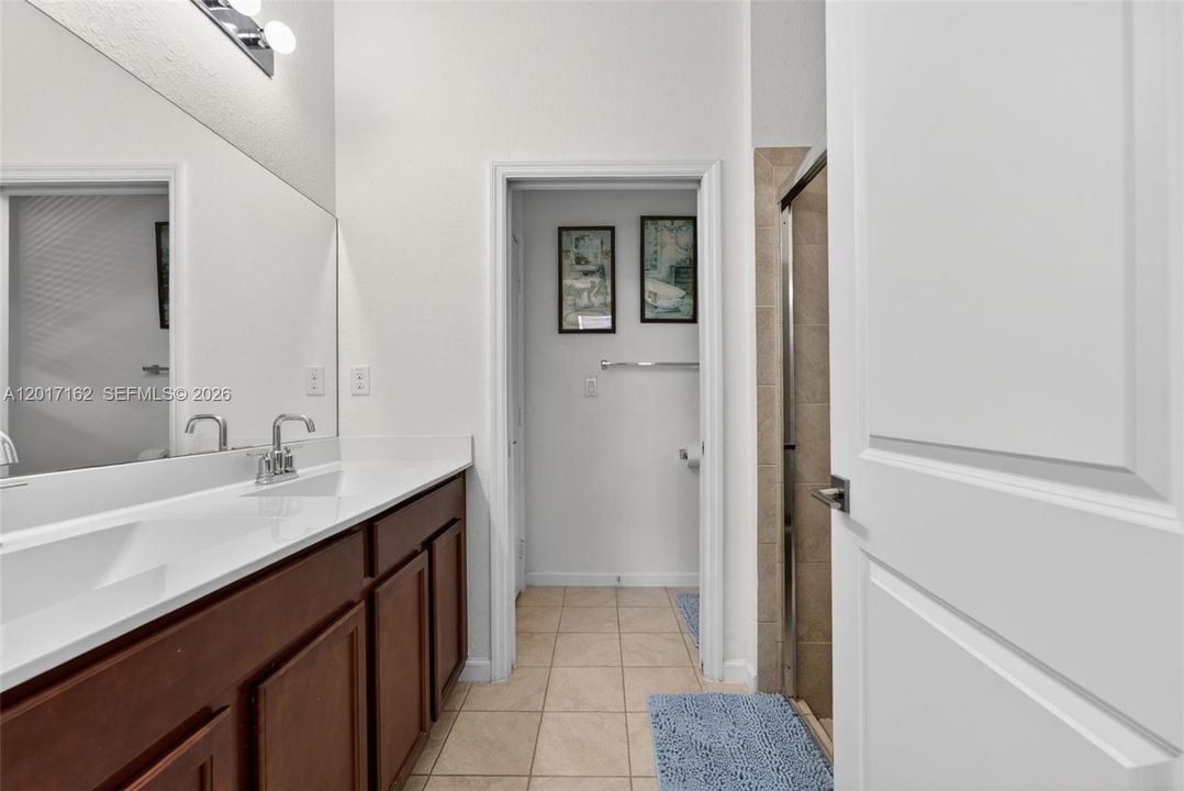 En Venta: $675,000 (4 camas, 3 baños, 2006 Pies cuadrados)