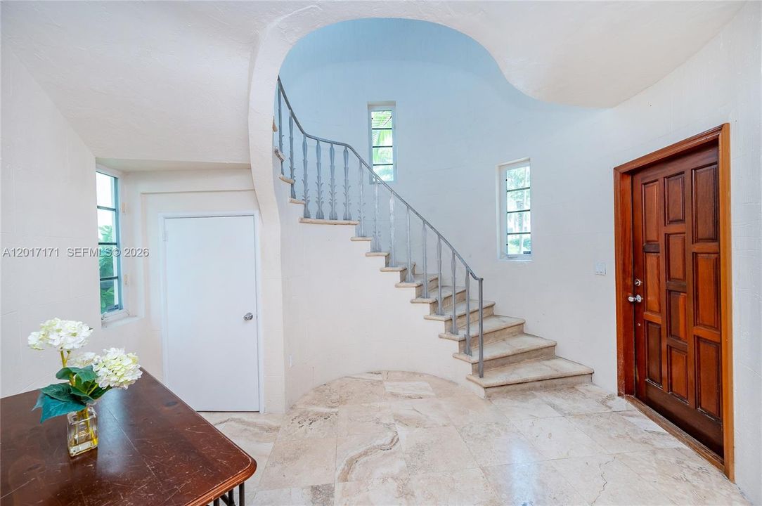 Active With Contract: $2,900 (2 beds, 1 baths, 1200 Square Feet)