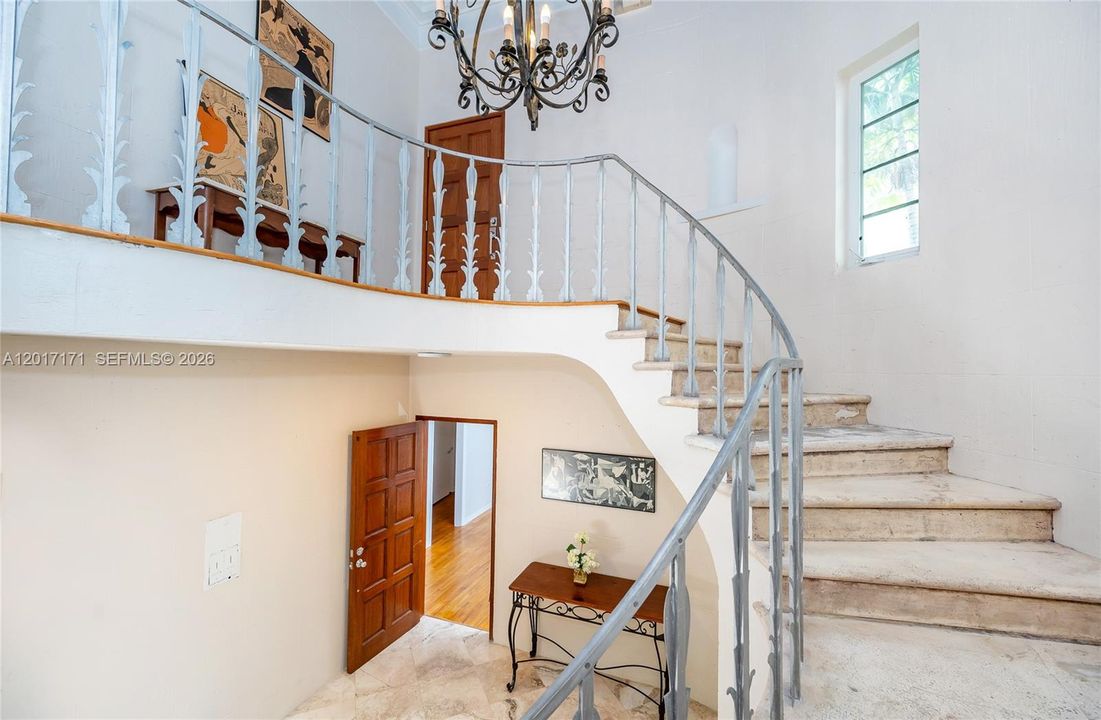 Active With Contract: $2,900 (2 beds, 1 baths, 1200 Square Feet)