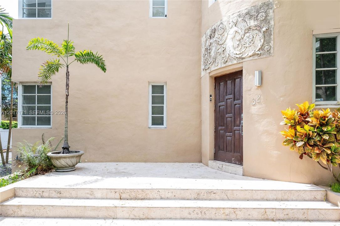 Active With Contract: $2,900 (2 beds, 1 baths, 1200 Square Feet)