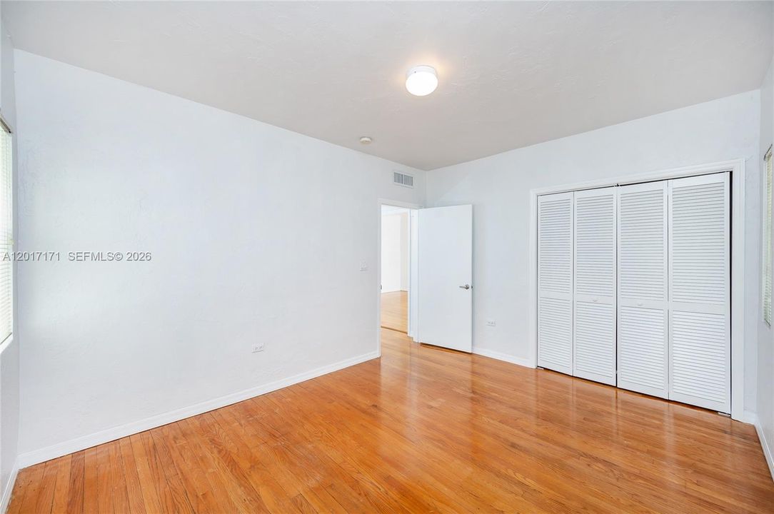 Active With Contract: $2,900 (2 beds, 1 baths, 1200 Square Feet)
