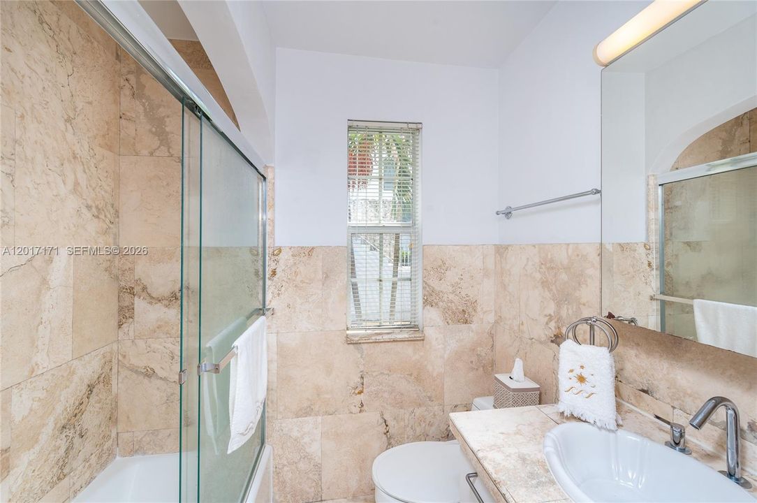 Active With Contract: $2,900 (2 beds, 1 baths, 1200 Square Feet)