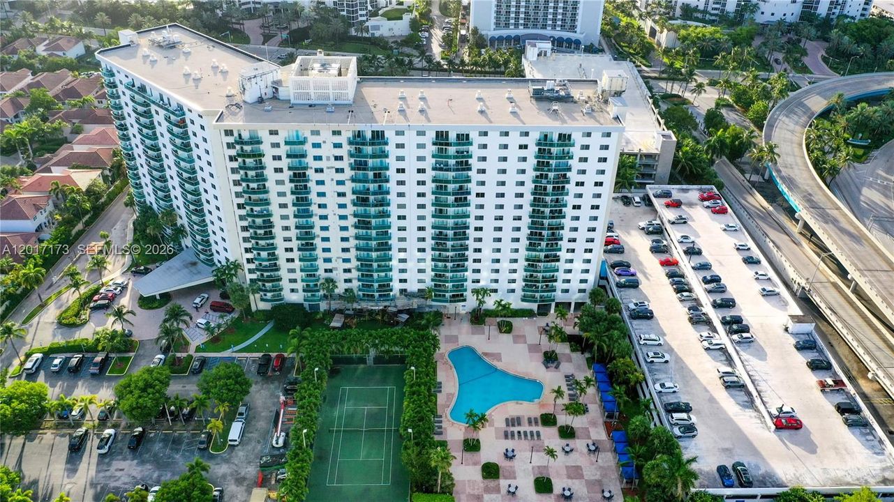 For Sale: $474,999 (1 beds, 1 baths, 1005 Square Feet)