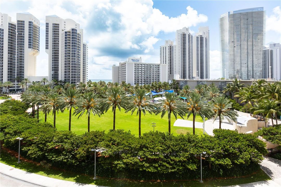 For Sale: $474,999 (1 beds, 1 baths, 1005 Square Feet)