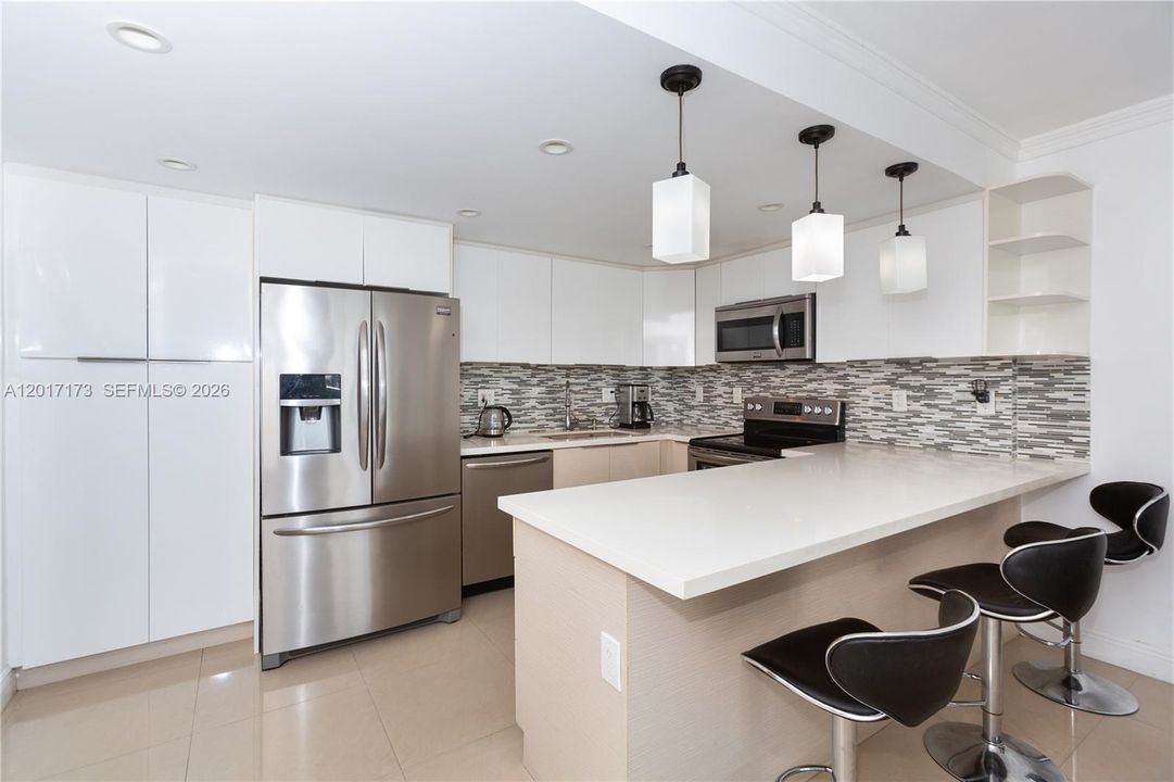 For Sale: $474,999 (1 beds, 1 baths, 1005 Square Feet)