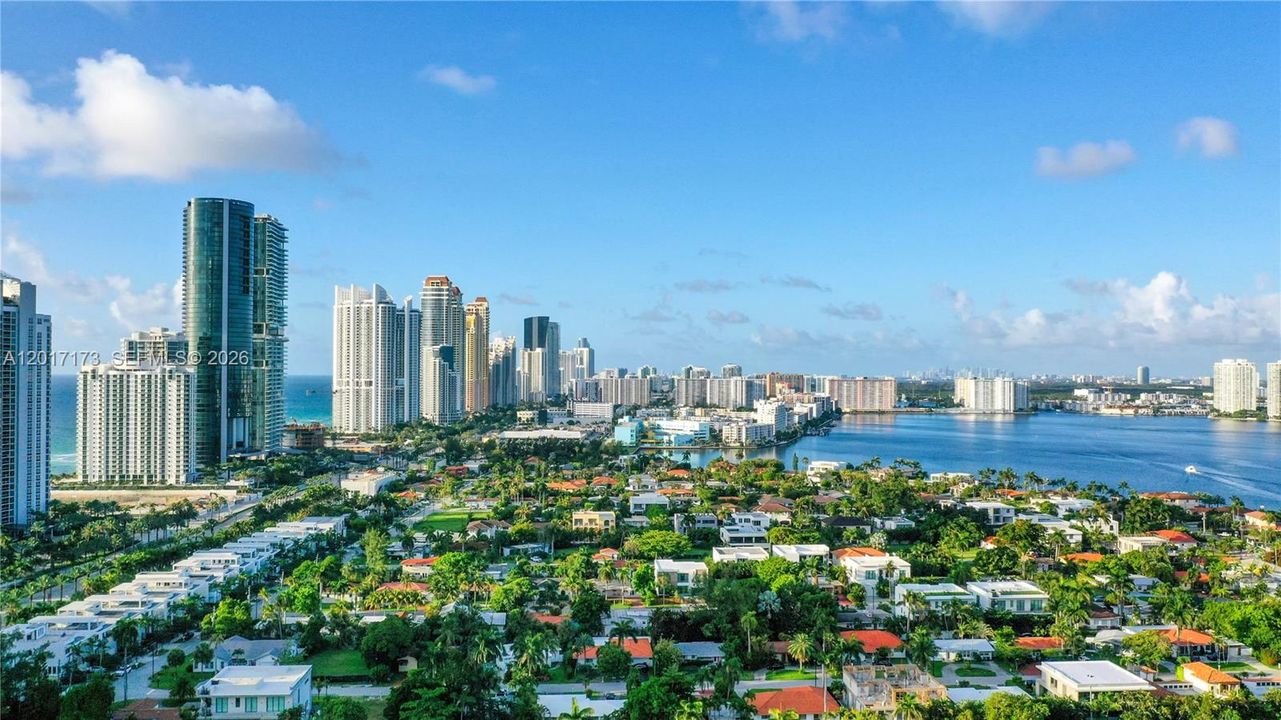 For Sale: $474,999 (1 beds, 1 baths, 1005 Square Feet)