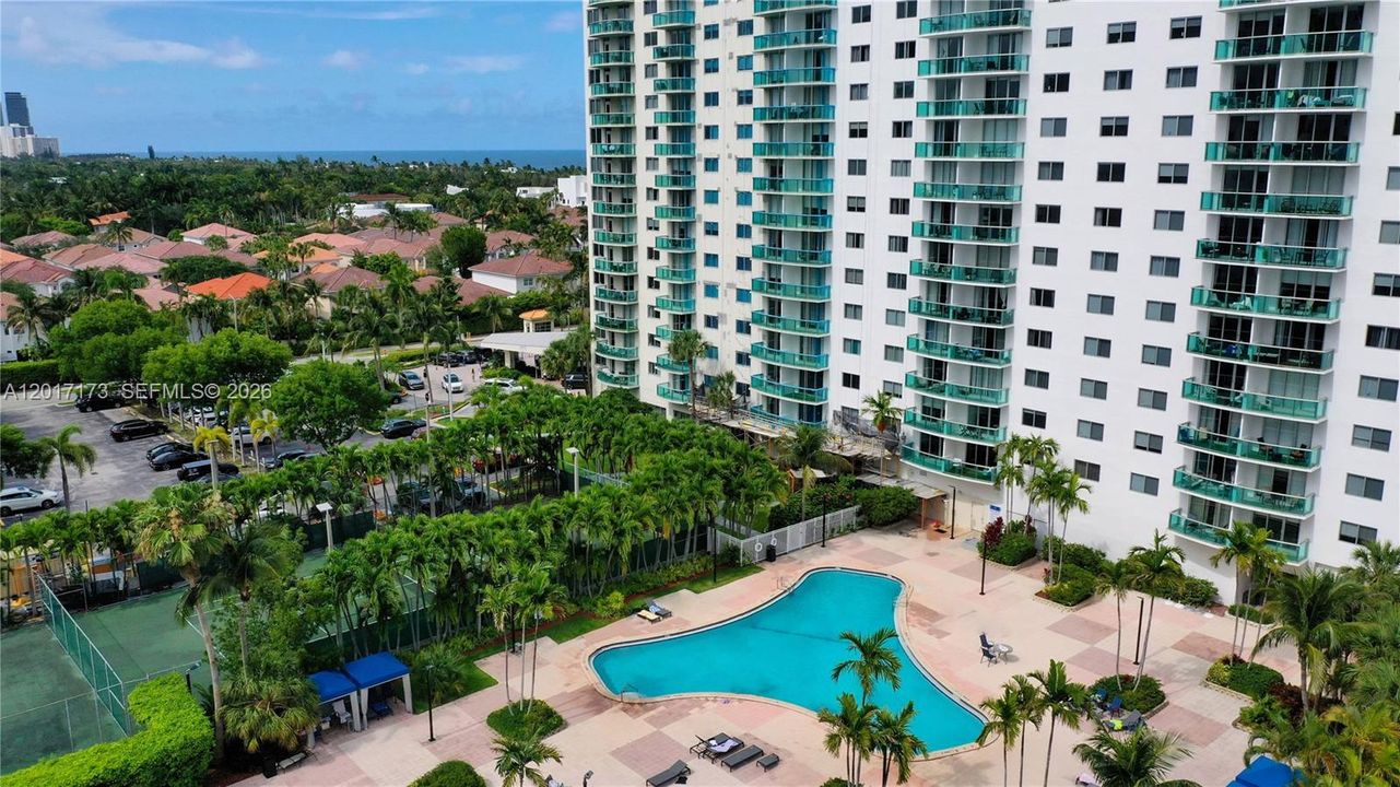 For Sale: $474,999 (1 beds, 1 baths, 1005 Square Feet)