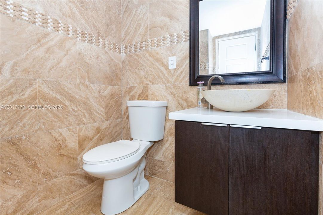 For Sale: $474,999 (1 beds, 1 baths, 1005 Square Feet)