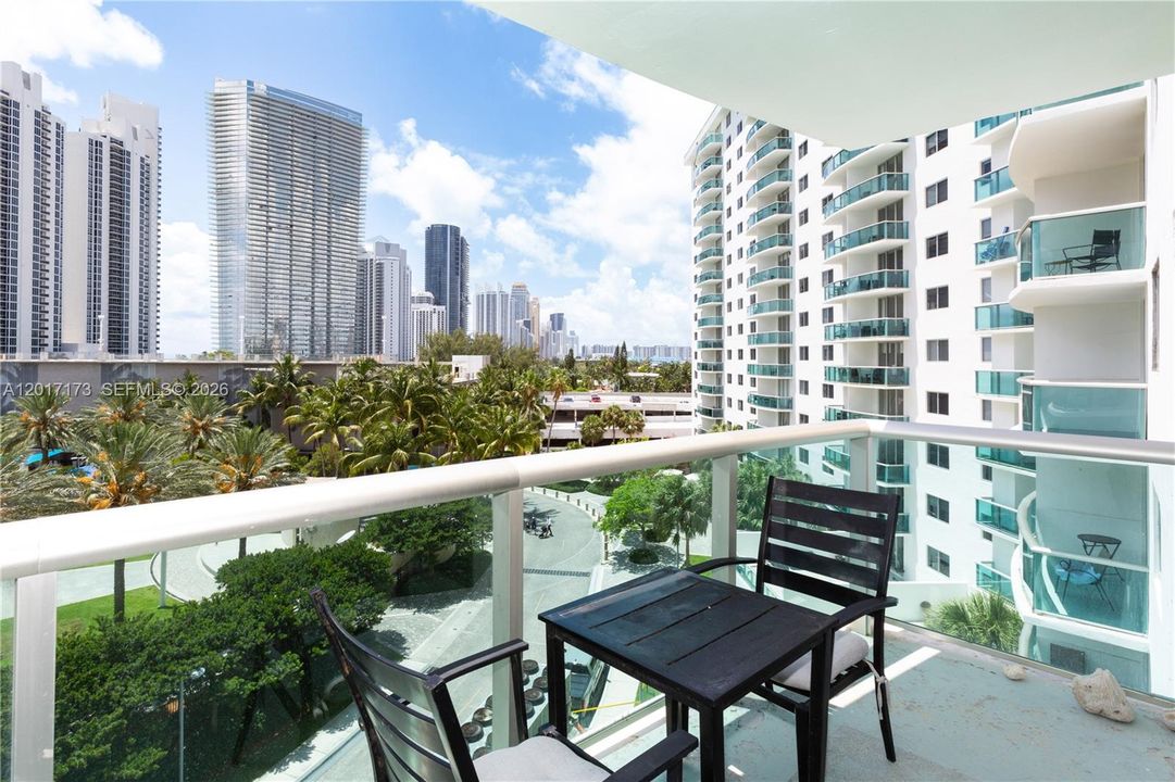 For Sale: $474,999 (1 beds, 1 baths, 1005 Square Feet)