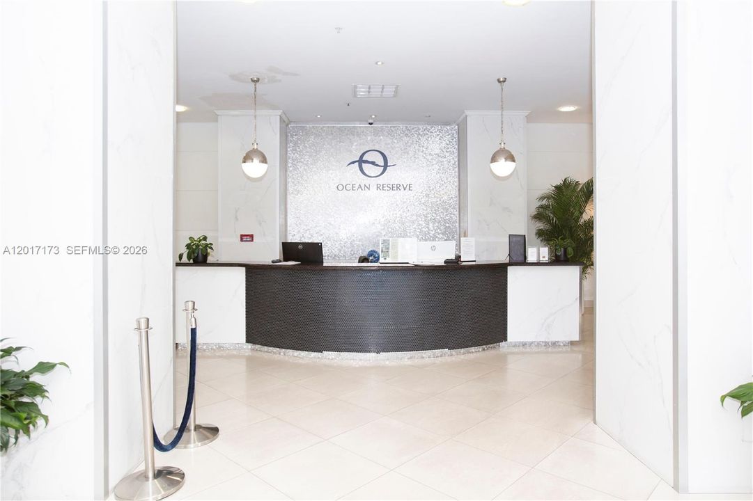 For Sale: $474,999 (1 beds, 1 baths, 1005 Square Feet)
