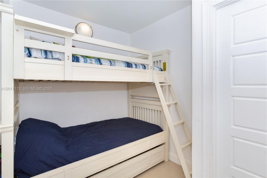 For Sale: $474,999 (1 beds, 1 baths, 1005 Square Feet)
