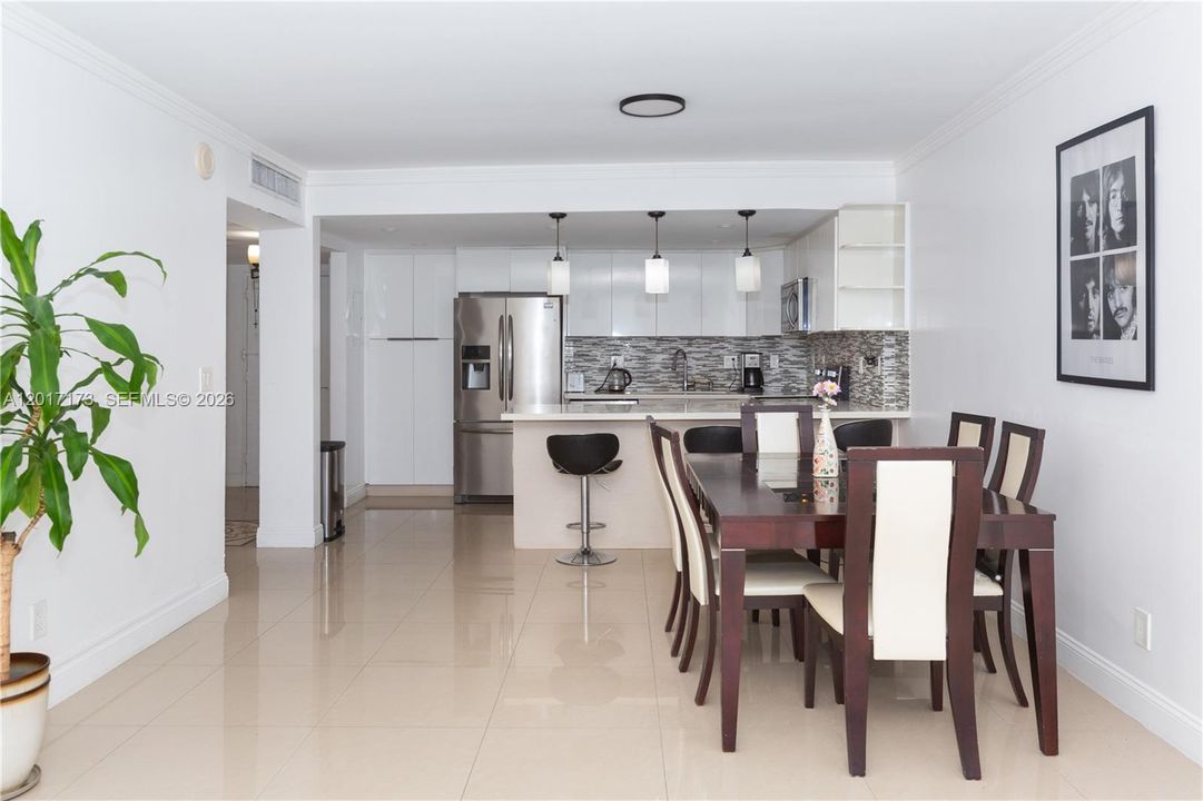For Sale: $474,999 (1 beds, 1 baths, 1005 Square Feet)