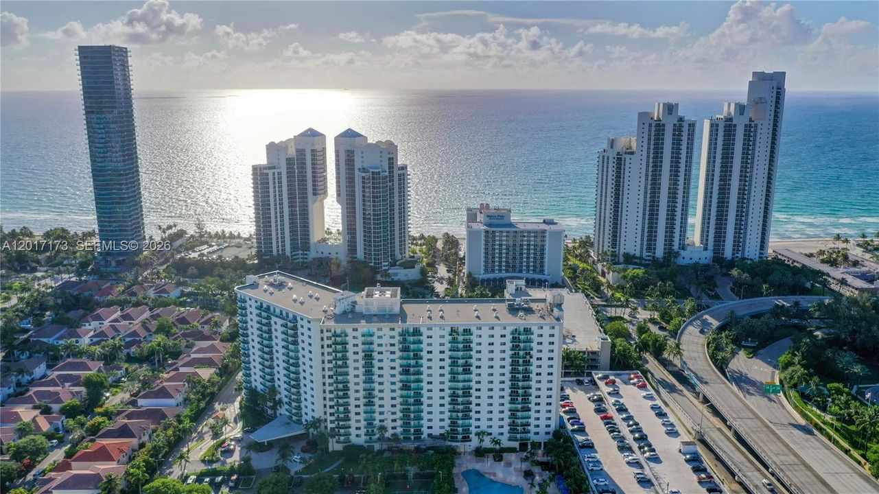 For Sale: $474,999 (1 beds, 1 baths, 1005 Square Feet)