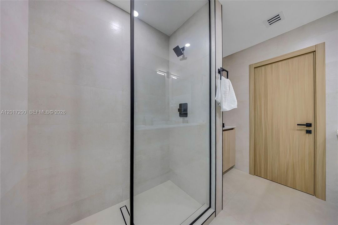 Недавно продано: $1,595,000 (4 спален, 3 ванн, 2466 Квадратных фут)